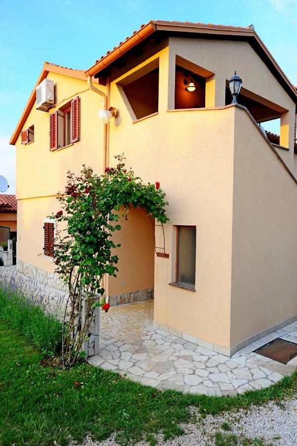 Apartment Paola Rakalj Luaran gambar